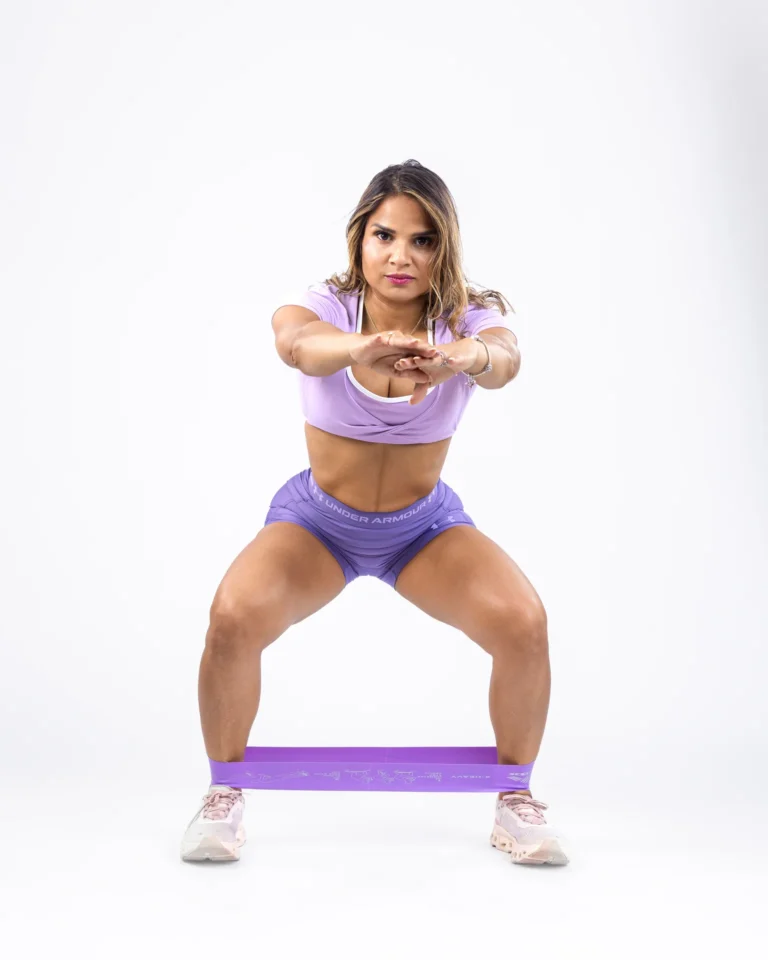 Retrato de Giselle Verde, fundadora de GigiGreen Wellbeing, sonriendo durante una sesión de entrenamiento